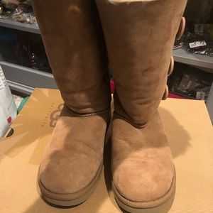 Gently worn Ugg Boots women size 7.
